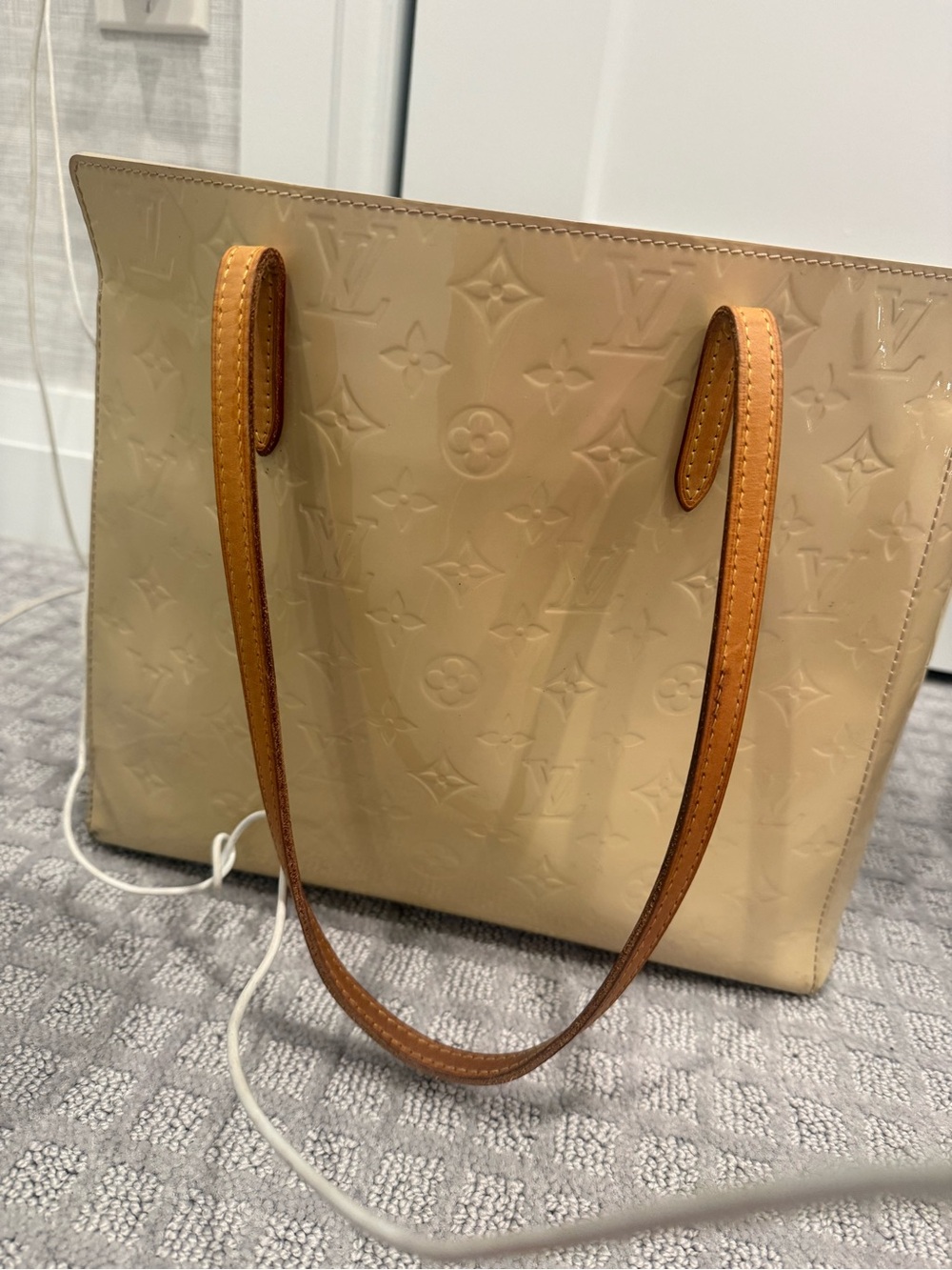 Louis Vuitton Cream Vernis Embossed Tote with Tan Handles - Picture 4 of 5